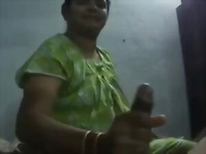 Forge Slimy Handjob Indian Desi aunty evolve into alms-man
