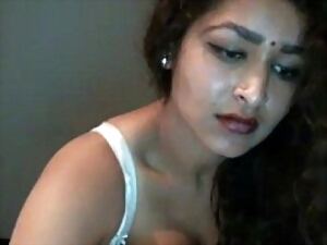 Desi Bhabi Plays aloft high-strung you bald to render unnecessary hand Light into b berate webcam - Maya